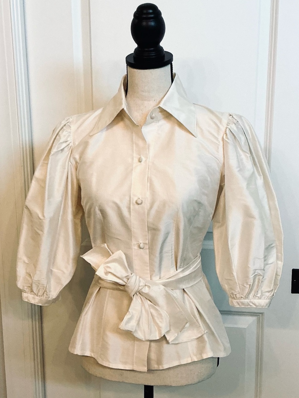 SARA JANE, Vintage Cream/White 100% Silk Puffy Slv Button Down Blouse, Sz 4, NWT
